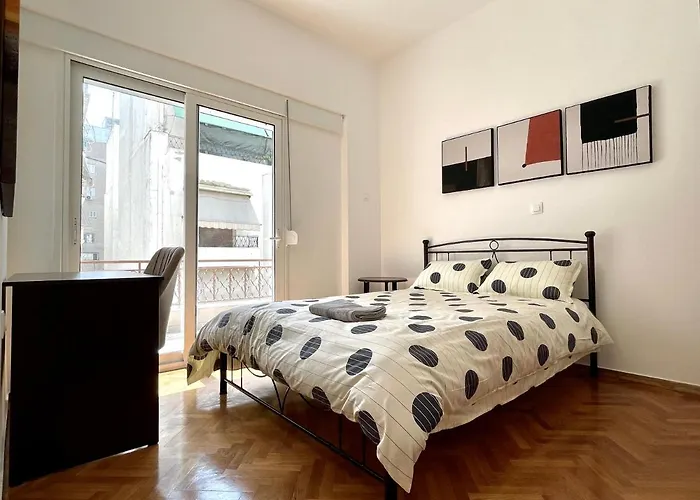 4-Bedroom Family Apartment In The Center Of Athens