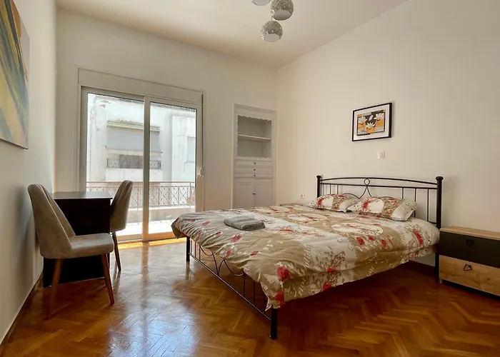 4-Bedroom Family Apartment In The Center Of Athens
