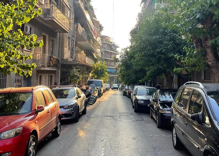 4-Bedroom Family Apartment In The Center Of Athens