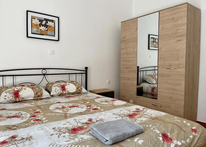 4-Bedroom Family Apartment In The Center Of Athens