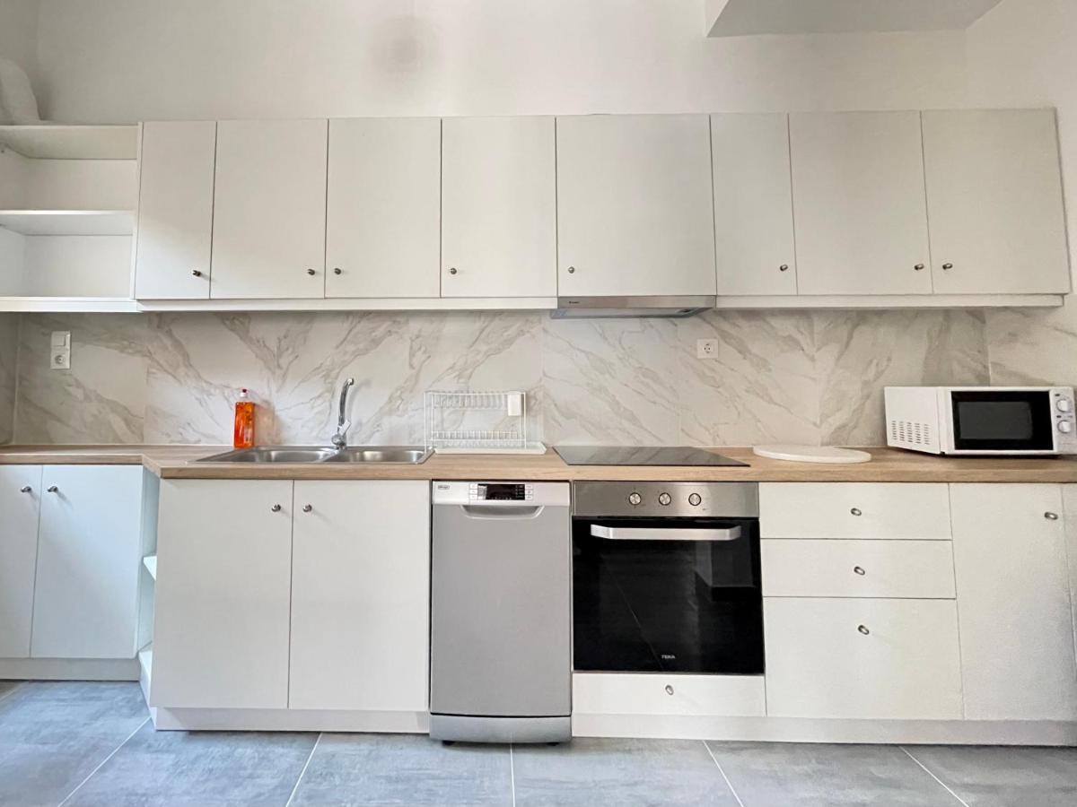 4-bedroom Family In The Center Of Apartment
