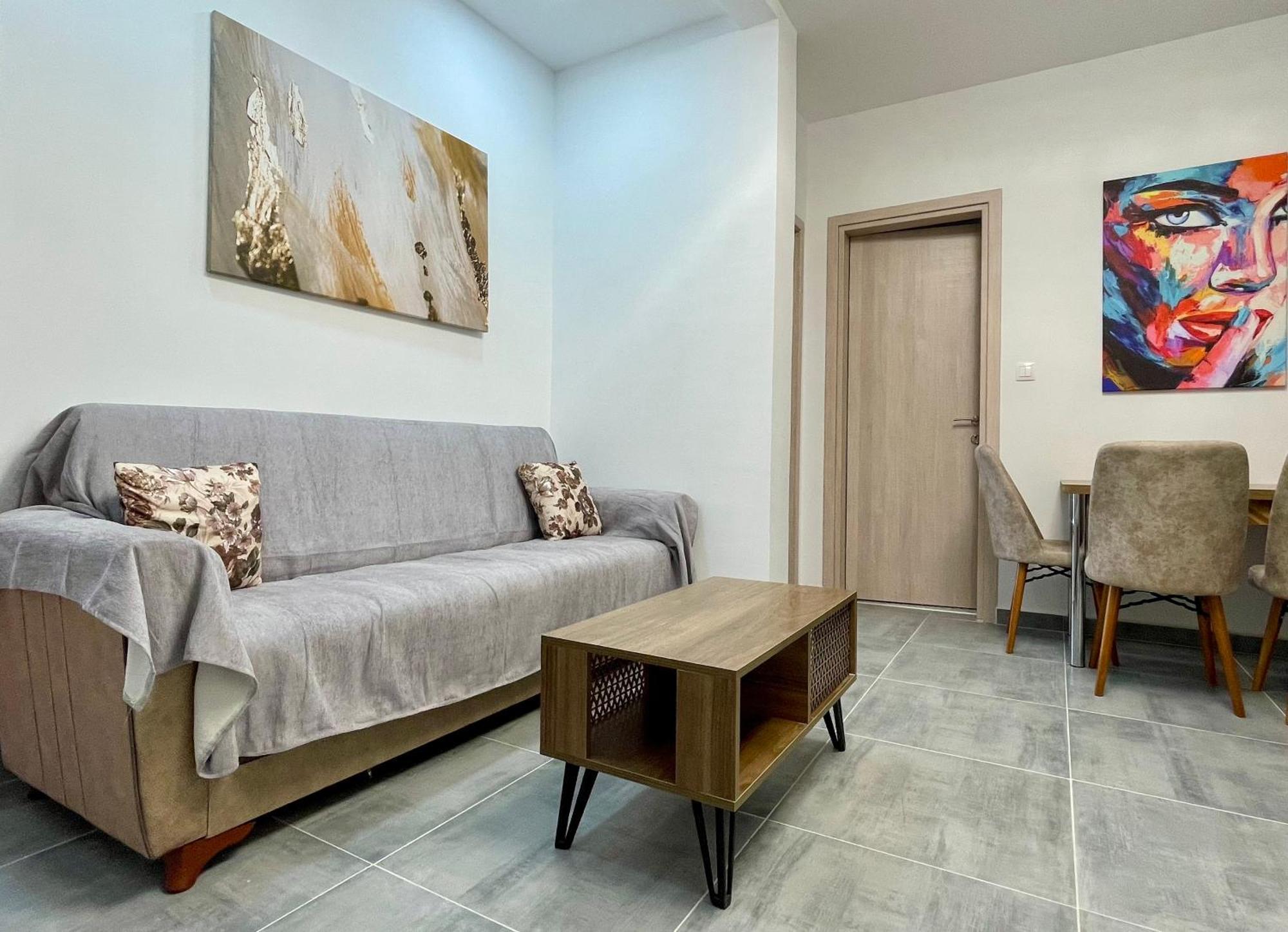 Apartment 4-bedroom Family In The Center Of Athens