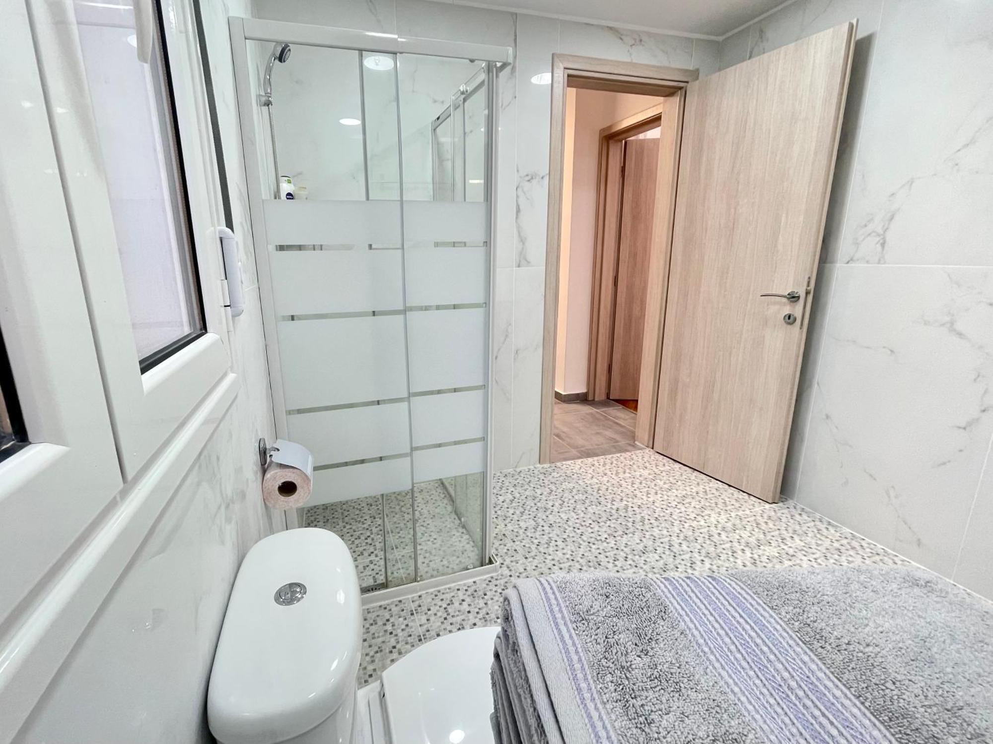 4-bedroom Family In The Center Of Apartment