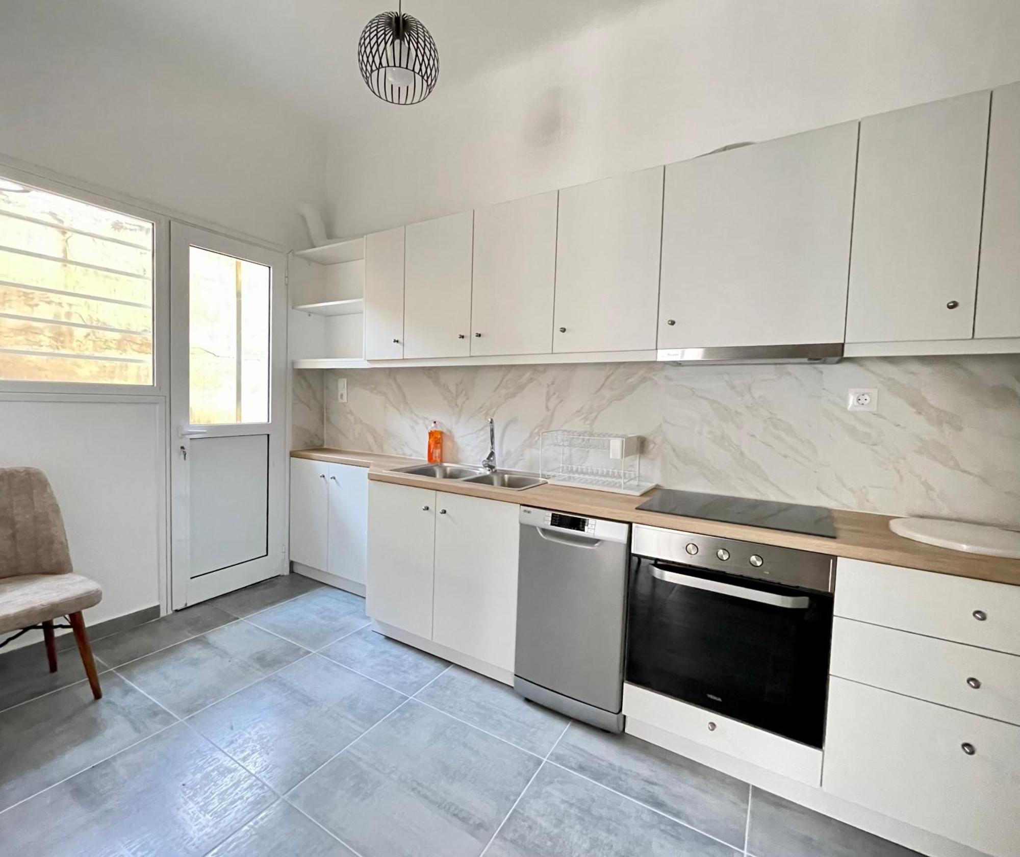 דירה 4-bedroom Family In The Center Of